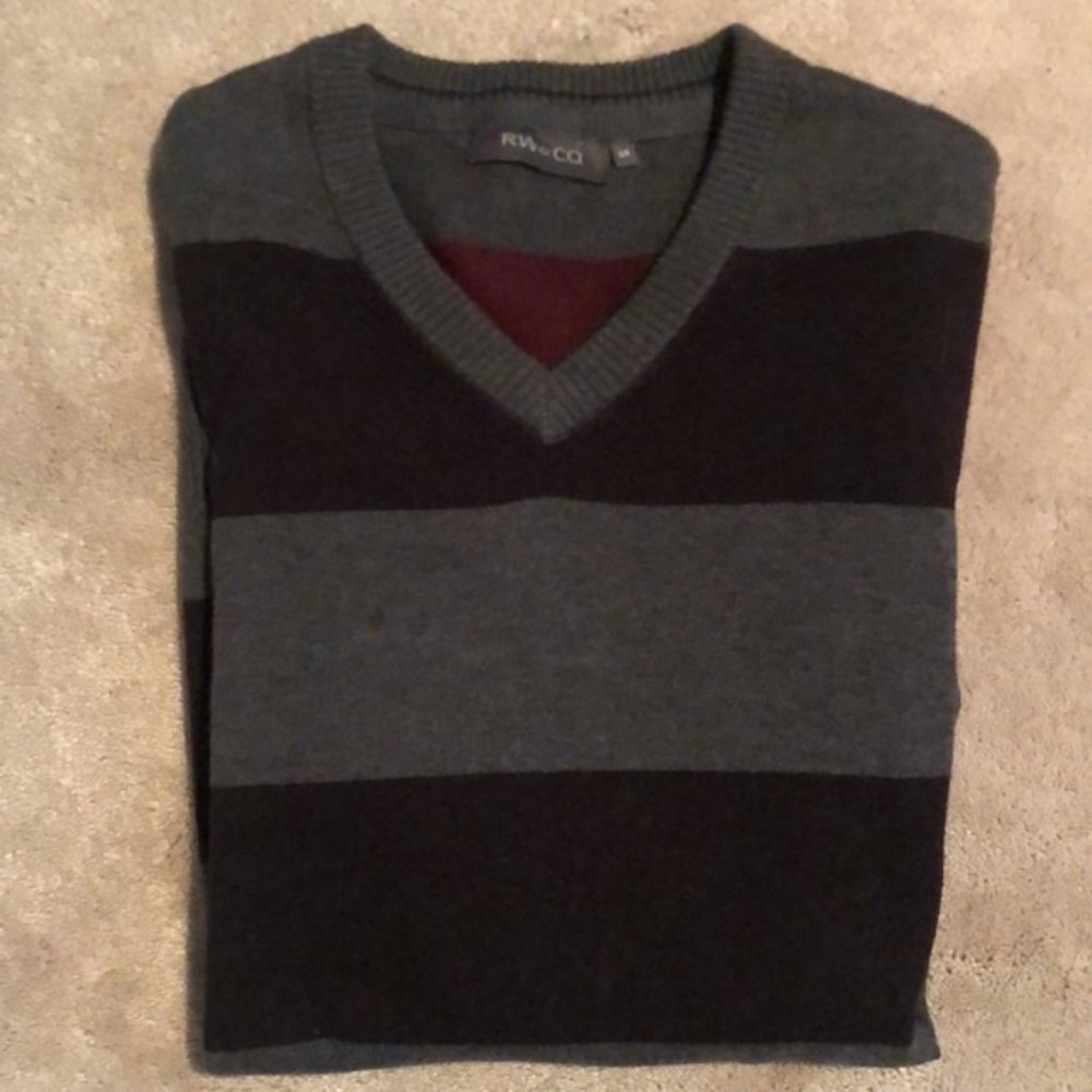 BNWOT RW&CO. Striped V-Neck Sweater Size: S